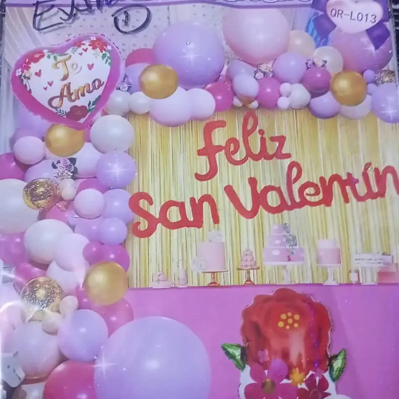Set Decorativo Romantico Feliz San Valentin Morado M17 — imagen 1