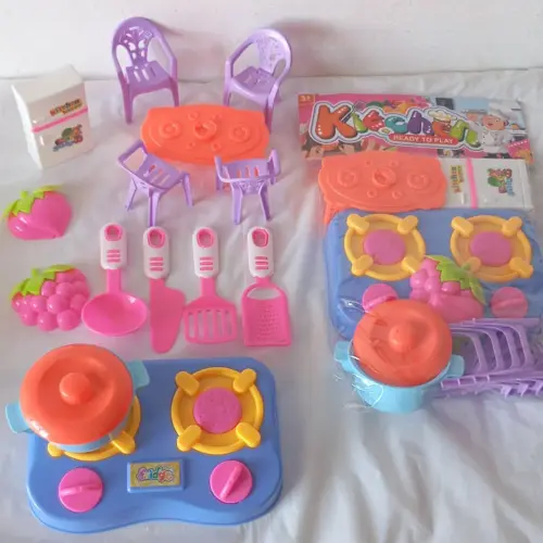 Juego de Cocinita y Juego de Comedor's photo #1