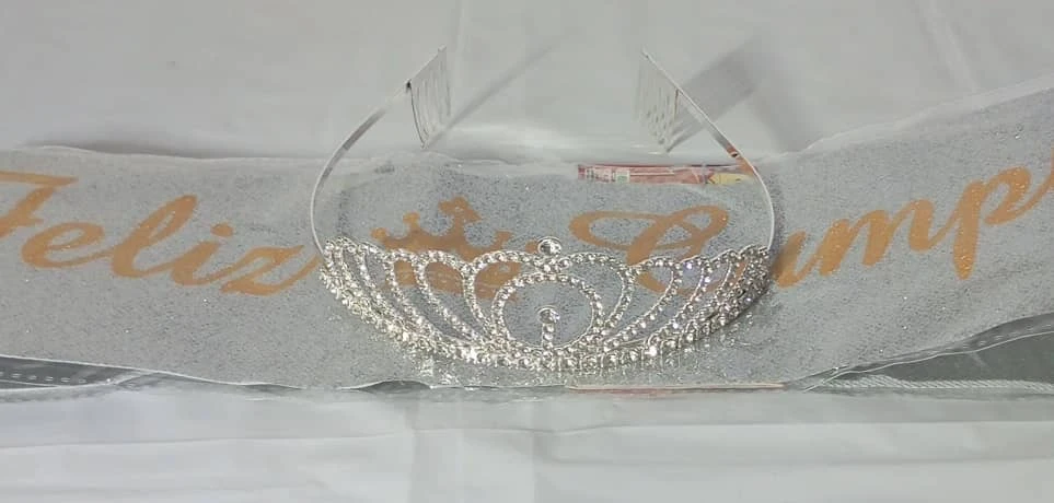 Juego de Banda Plateada (Letra Dorada) y Corona Plateada M5's foto | PartyExpress |  BizneCubano