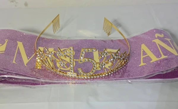 Juego de Banda Morada y Corona Dorada Mis 15 Años M2's foto | PartyExpress |  BizneCubano