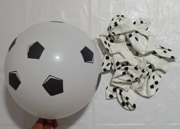12" Latex Blanco Pelota de Fútbol's foto | PartyExpress |  BizneCubano