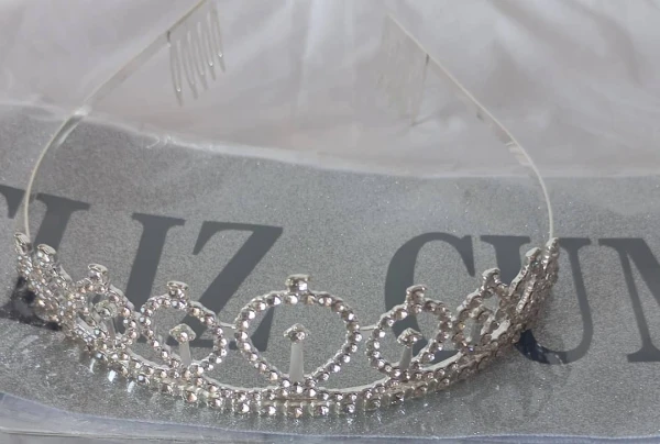 Juego de Banda Plateada (Letra de molde) y Corona Plateada M6's foto | PartyExpress |  BizneCubano