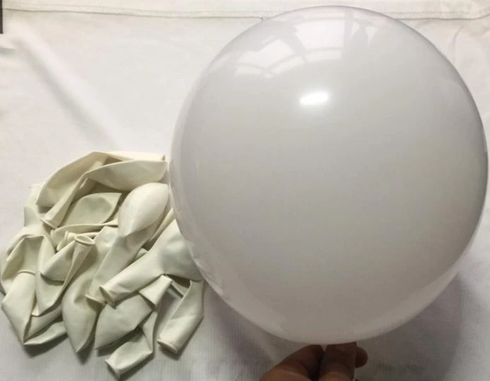 12" Latex Blanco's foto | PartyExpress |  BizneCubano