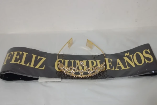 Juego de Banda Negra y Corona Dorada M5's foto | PartyExpress |  BizneCubano