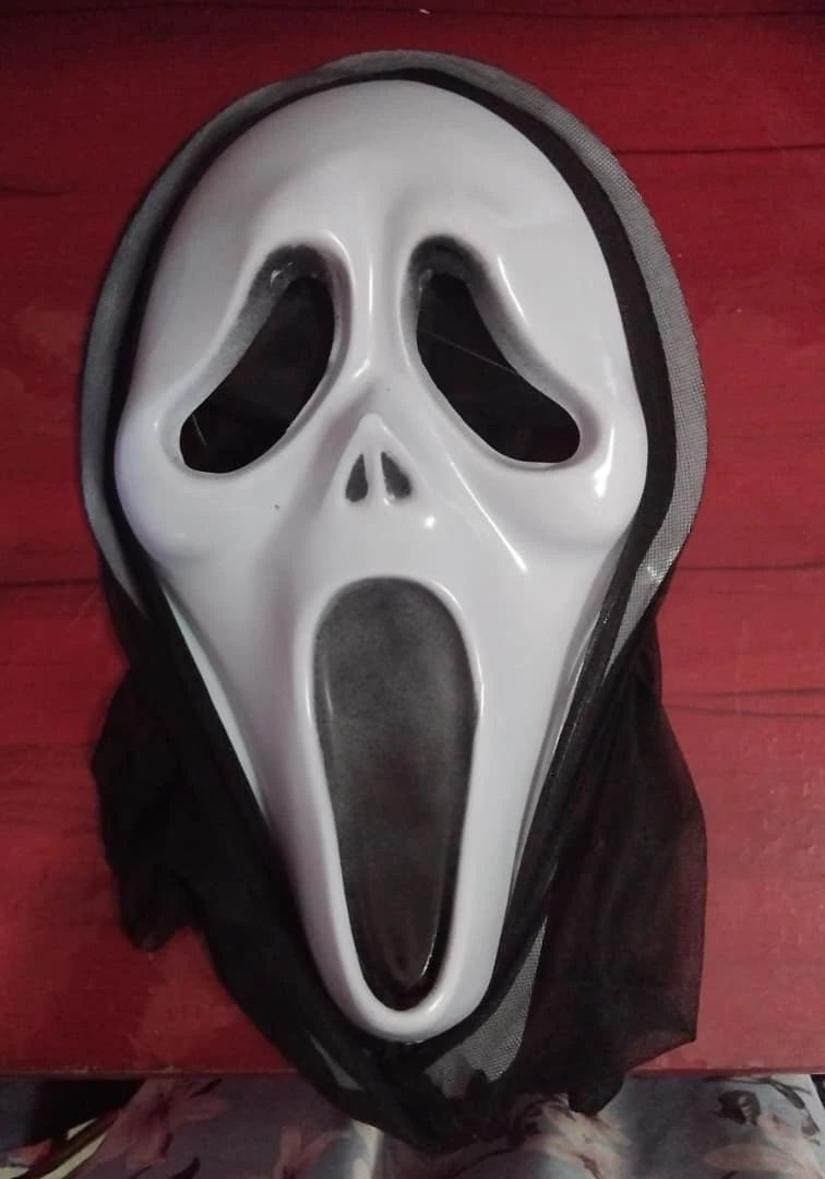 Careta de Scary Movie Blanca (con defecto)'s foto | PartyExpress |  BizneCubano