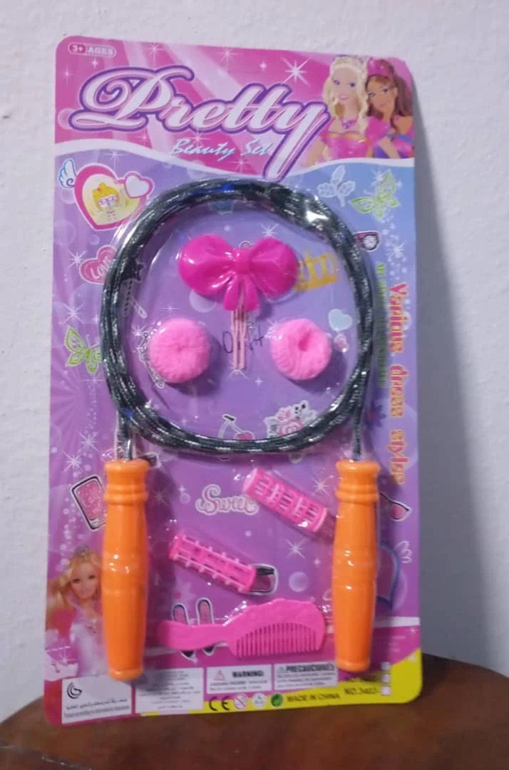 Suiza Verde Oscuro con Accesorios para el Pelo's foto | PartyExpress |  BizneCubano